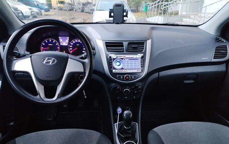 Hyundai Solaris II рестайлинг, 2011 год, 585 000 рублей, 7 фотография