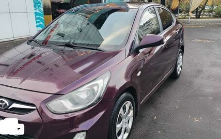 Hyundai Solaris II рестайлинг, 2011 год, 585 000 рублей, 10 фотография