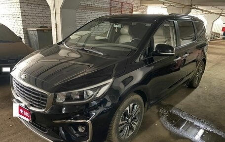 KIA Carnival III, 2019 год, 2 400 000 рублей, 1 фотография