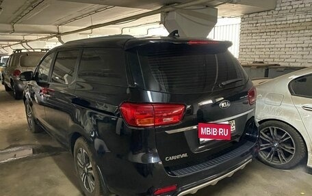 KIA Carnival III, 2019 год, 2 400 000 рублей, 3 фотография