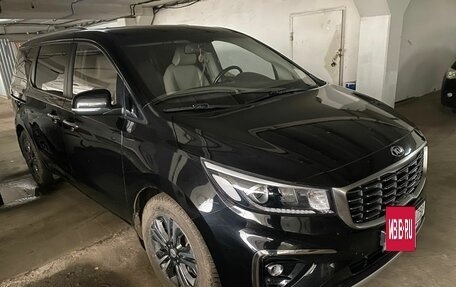 KIA Carnival III, 2019 год, 2 400 000 рублей, 2 фотография