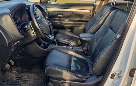 Mitsubishi Outlander III рестайлинг 3, 2014 год, 1 390 000 рублей, 6 фотография