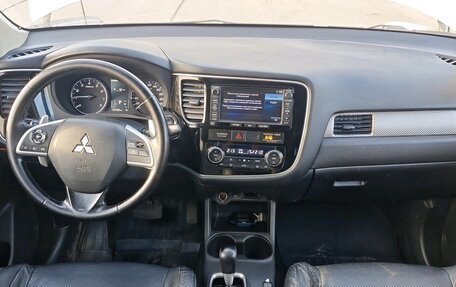 Mitsubishi Outlander III рестайлинг 3, 2014 год, 1 390 000 рублей, 5 фотография