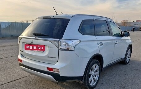 Mitsubishi Outlander III рестайлинг 3, 2014 год, 1 390 000 рублей, 2 фотография