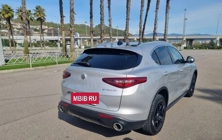 Alfa Romeo Stelvio, 2018 год, 2 400 000 рублей, 3 фотография