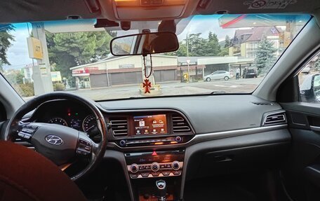 Hyundai Elantra VI рестайлинг, 2019 год, 1 400 000 рублей, 7 фотография