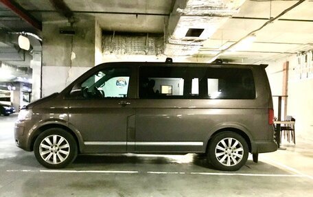 Volkswagen Multivan T5, 2013 год, 2 800 000 рублей, 2 фотография