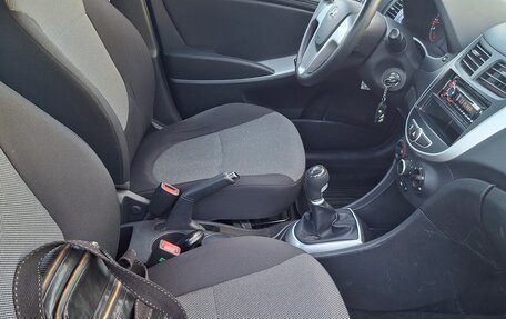 Hyundai Solaris II рестайлинг, 2011 год, 948 000 рублей, 16 фотография