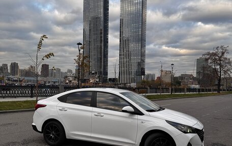 Hyundai Solaris II рестайлинг, 2021 год, 1 350 000 рублей, 2 фотография