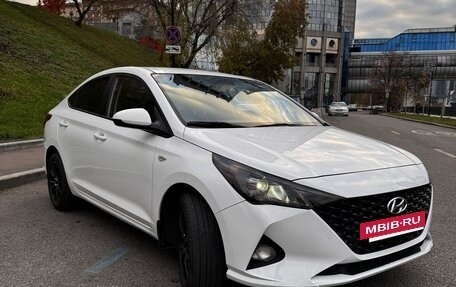 Hyundai Solaris II рестайлинг, 2021 год, 1 350 000 рублей, 4 фотография