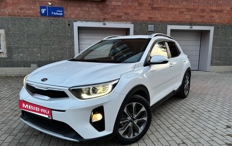 KIA Stonic, 2019 год, 1 990 000 рублей, 2 фотография