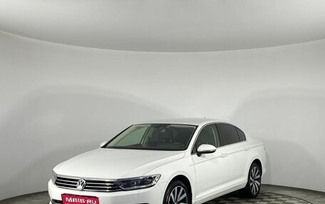 Volkswagen Passat B8 рестайлинг, 2019 год, 1 930 000 рублей, 1 фотография