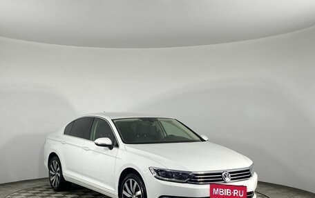 Volkswagen Passat B8 рестайлинг, 2019 год, 1 930 000 рублей, 2 фотография