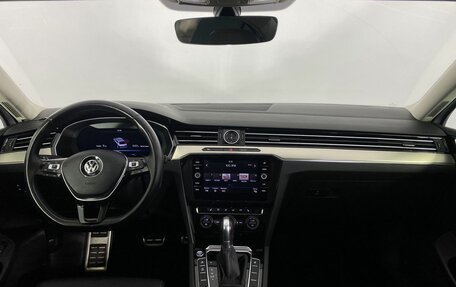 Volkswagen Passat B8 рестайлинг, 2019 год, 1 930 000 рублей, 16 фотография