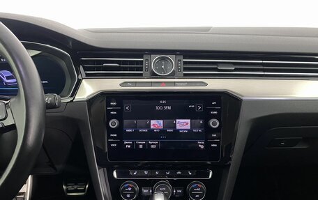 Volkswagen Passat B8 рестайлинг, 2019 год, 1 930 000 рублей, 18 фотография