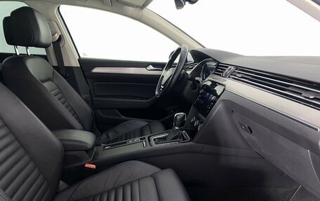 Volkswagen Passat B8 рестайлинг, 2019 год, 1 930 000 рублей, 13 фотография