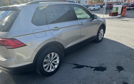 Volkswagen Tiguan II, 2019 год, 2 500 000 рублей, 2 фотография