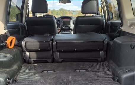 Mitsubishi Pajero IV, 2013 год, 2 000 000 рублей, 21 фотография