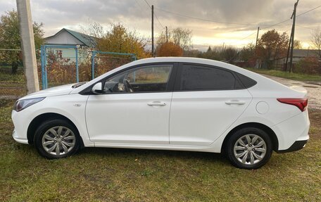 Hyundai Solaris II рестайлинг, 2020 год, 1 500 000 рублей, 1 фотография