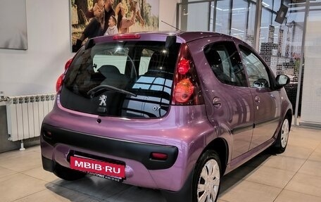 Peugeot 107 I рестайлинг, 2013 год, 555 000 рублей, 4 фотография