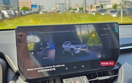 Toyota RAV4, 2025 год, 4 150 000 рублей, 28 фотография