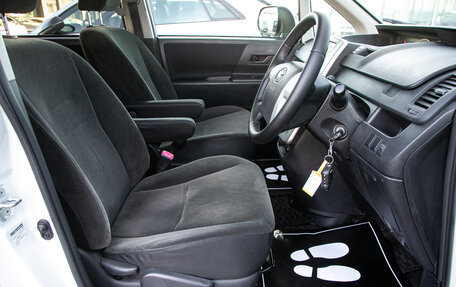 Toyota Voxy II, 2010 год, 1 398 000 рублей, 12 фотография