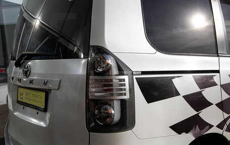 Toyota Voxy II, 2010 год, 1 398 000 рублей, 7 фотография