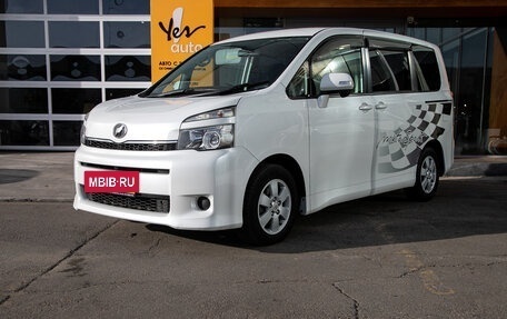Toyota Voxy II, 2010 год, 1 398 000 рублей, 2 фотография