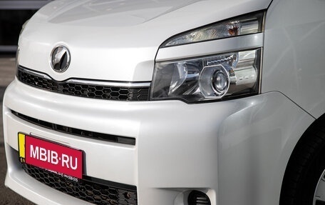 Toyota Voxy II, 2010 год, 1 398 000 рублей, 3 фотография