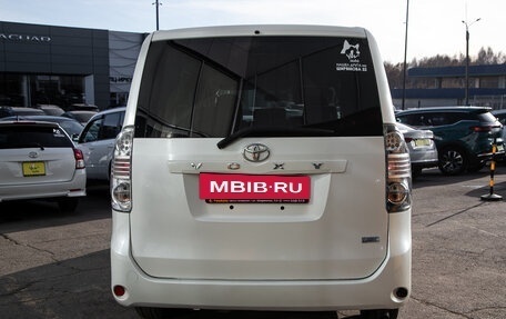 Toyota Voxy II, 2010 год, 1 398 000 рублей, 8 фотография