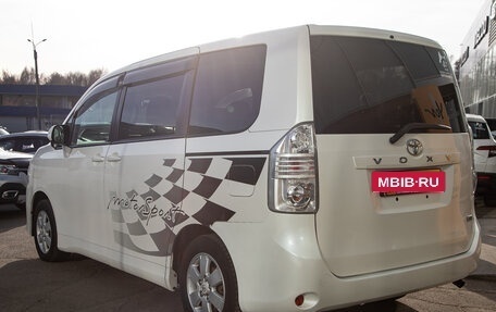 Toyota Voxy II, 2010 год, 1 398 000 рублей, 9 фотография