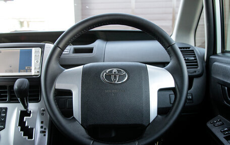 Toyota Voxy II, 2010 год, 1 398 000 рублей, 15 фотография