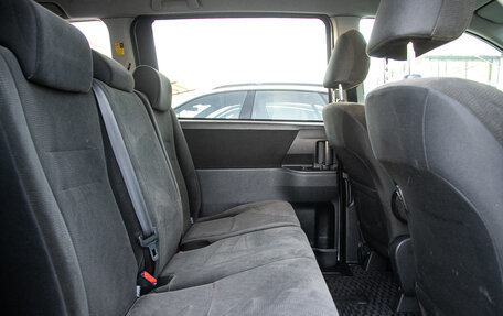 Toyota Voxy II, 2010 год, 1 398 000 рублей, 14 фотография