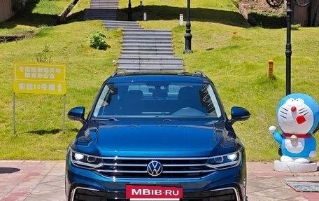 Volkswagen Tiguan II, 2022 год, 2 250 222 рублей, 2 фотография