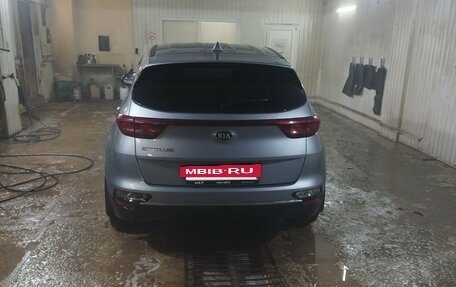 KIA Sportage IV рестайлинг, 2021 год, 2 200 000 рублей, 3 фотография