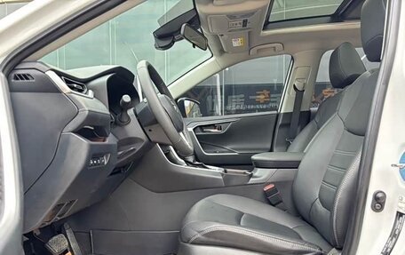 Toyota RAV4, 2021 год, 2 320 000 рублей, 4 фотография