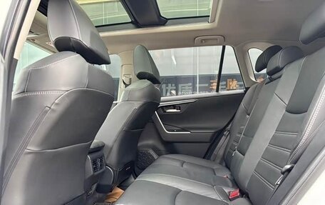 Toyota RAV4, 2021 год, 2 320 000 рублей, 7 фотография