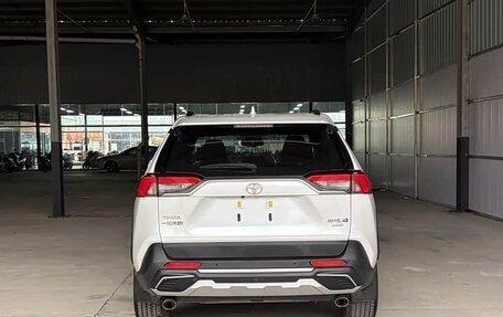 Toyota RAV4, 2021 год, 2 320 000 рублей, 8 фотография