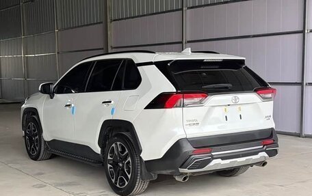 Toyota RAV4, 2021 год, 2 320 000 рублей, 9 фотография