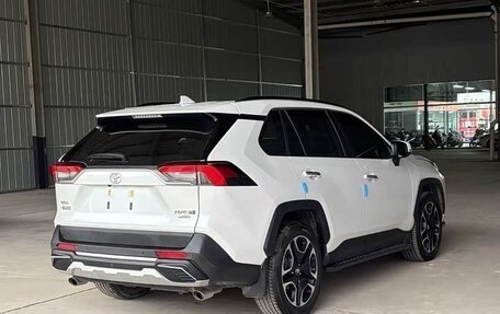 Toyota RAV4, 2021 год, 2 320 000 рублей, 10 фотография