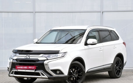 Mitsubishi Outlander III рестайлинг 3, 2019 год, 1 694 000 рублей, 2 фотография