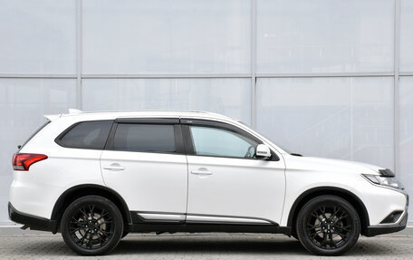 Mitsubishi Outlander III рестайлинг 3, 2019 год, 1 694 000 рублей, 4 фотография