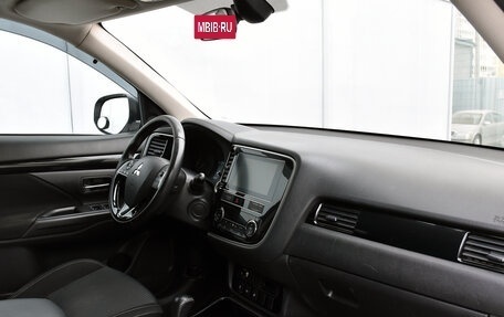 Mitsubishi Outlander III рестайлинг 3, 2019 год, 1 694 000 рублей, 11 фотография