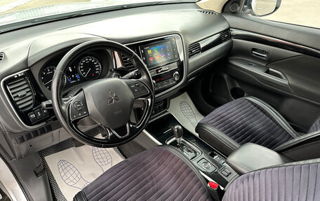 Mitsubishi Outlander III рестайлинг 3, 2020 год, 2 425 000 рублей, 7 фотография