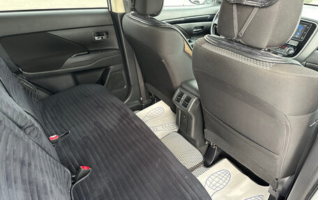 Mitsubishi Outlander III рестайлинг 3, 2020 год, 2 425 000 рублей, 11 фотография