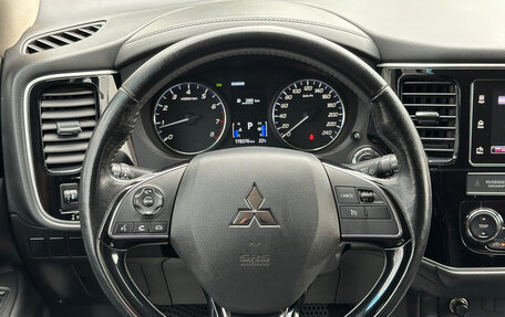 Mitsubishi Outlander III рестайлинг 3, 2020 год, 2 425 000 рублей, 14 фотография