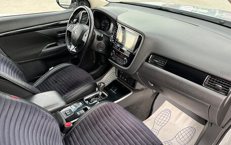 Mitsubishi Outlander III рестайлинг 3, 2020 год, 2 425 000 рублей, 12 фотография