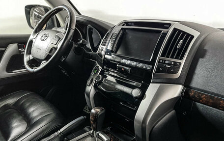 Toyota Land Cruiser 200, 2013 год, 4 199 000 рублей, 9 фотография