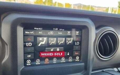 Jeep Wrangler, 2021 год, 3 860 000 рублей, 21 фотография