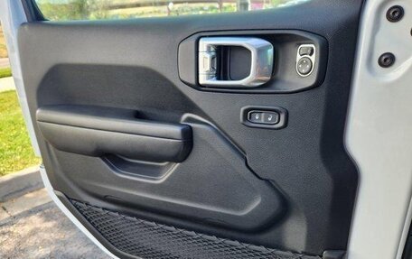 Jeep Wrangler, 2021 год, 3 860 000 рублей, 24 фотография